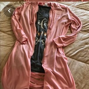 Great thin hoodie with cutout detail in back